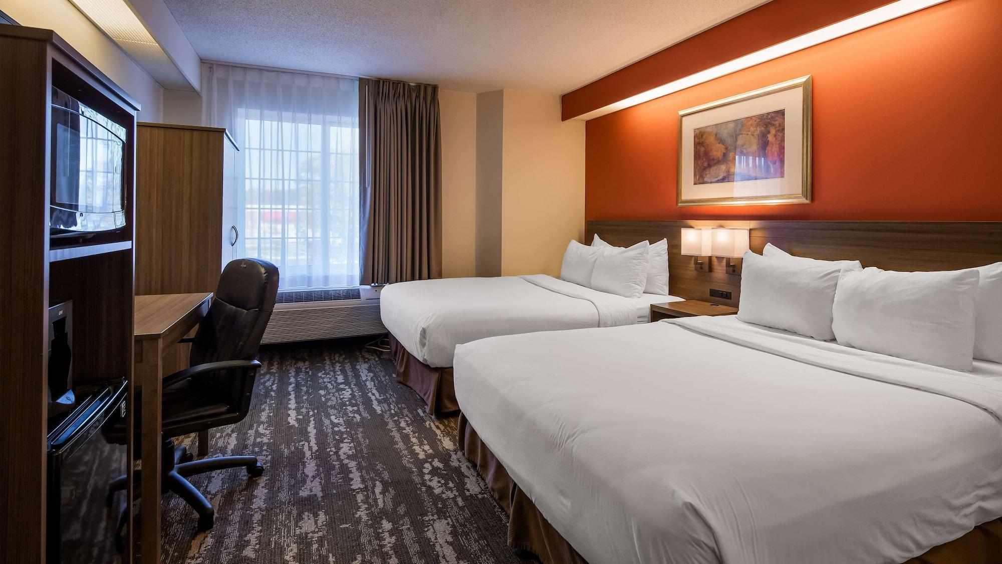 Charlevoix Inn & Suites Surestay Collection By Best Western Ngoại thất bức ảnh