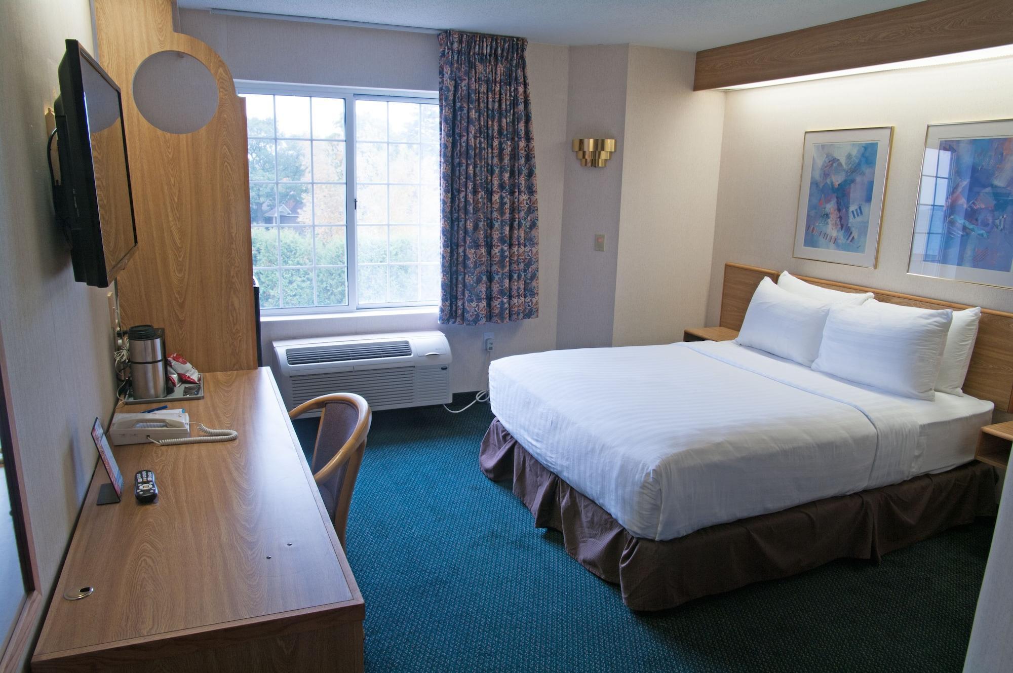 Charlevoix Inn & Suites Surestay Collection By Best Western Ngoại thất bức ảnh