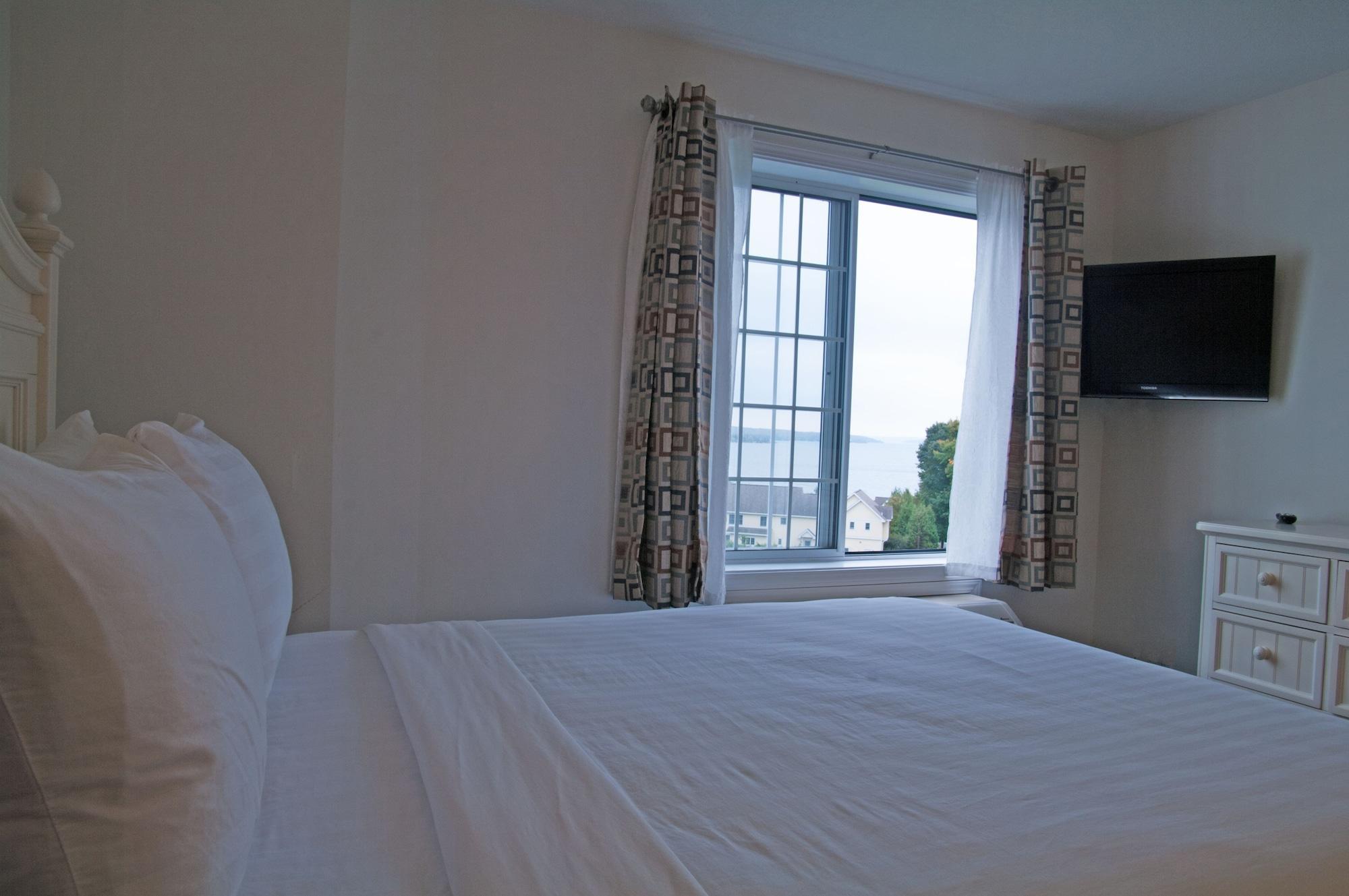 Charlevoix Inn & Suites Surestay Collection By Best Western Ngoại thất bức ảnh