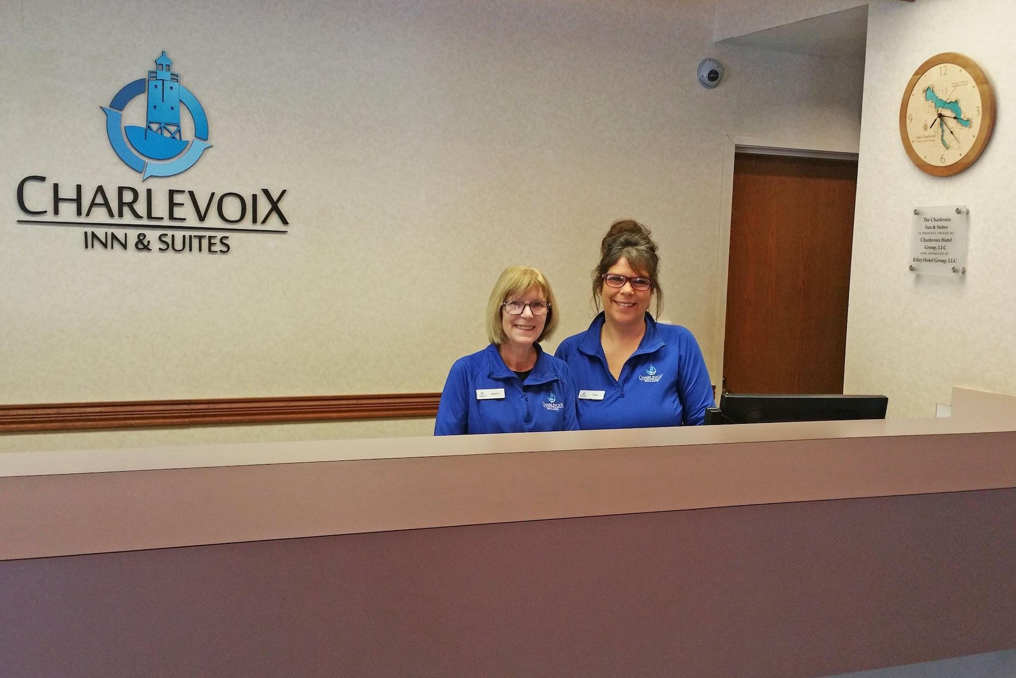 Charlevoix Inn & Suites Surestay Collection By Best Western Ngoại thất bức ảnh