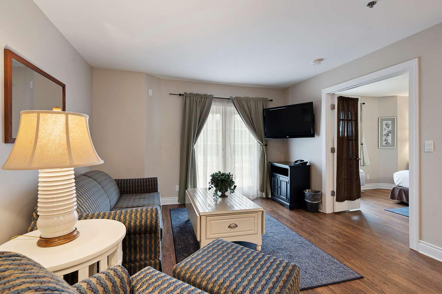 Charlevoix Inn & Suites Surestay Collection By Best Western Ngoại thất bức ảnh