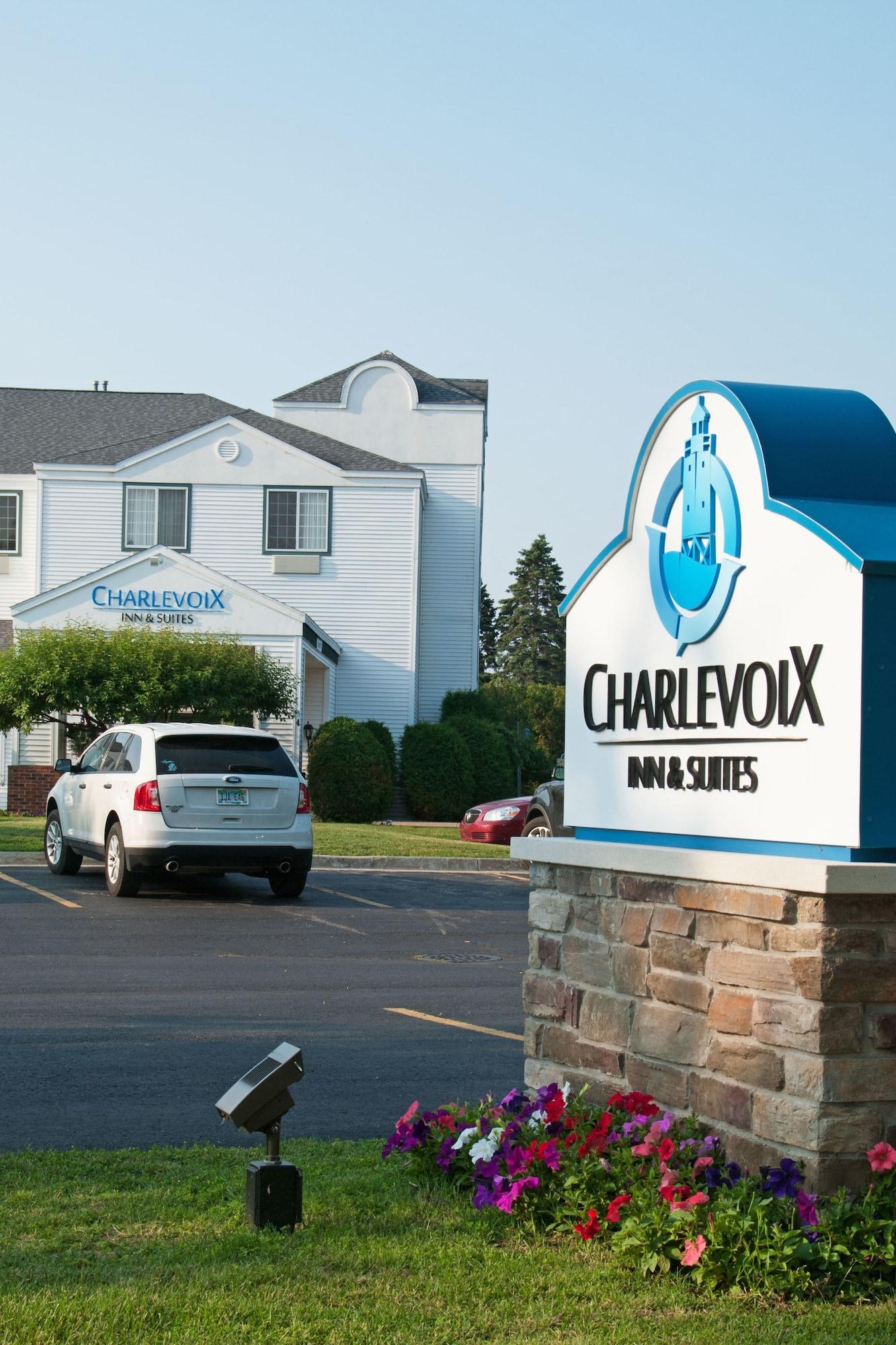 Charlevoix Inn & Suites Surestay Collection By Best Western Ngoại thất bức ảnh