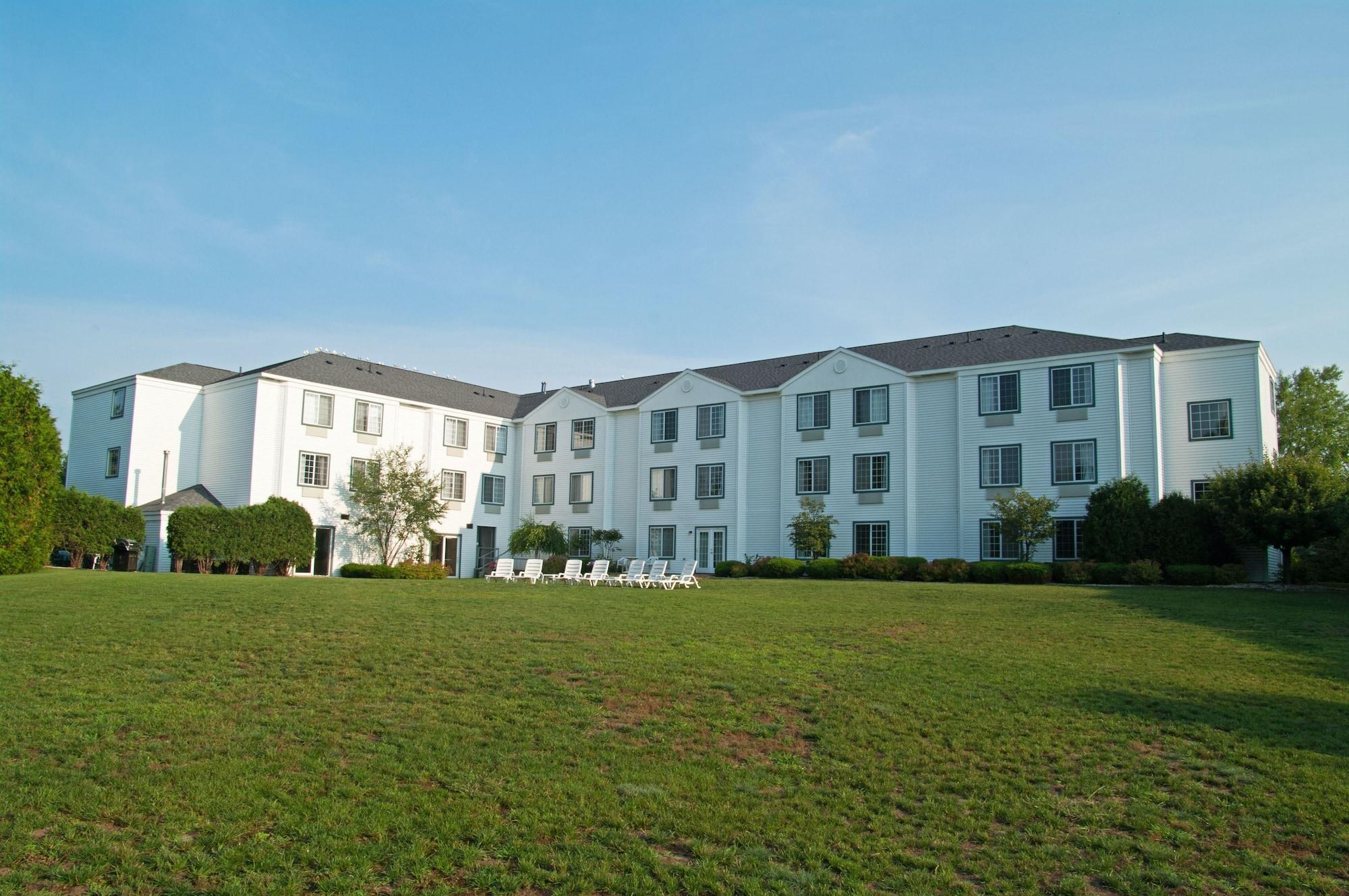 Charlevoix Inn & Suites Surestay Collection By Best Western Ngoại thất bức ảnh