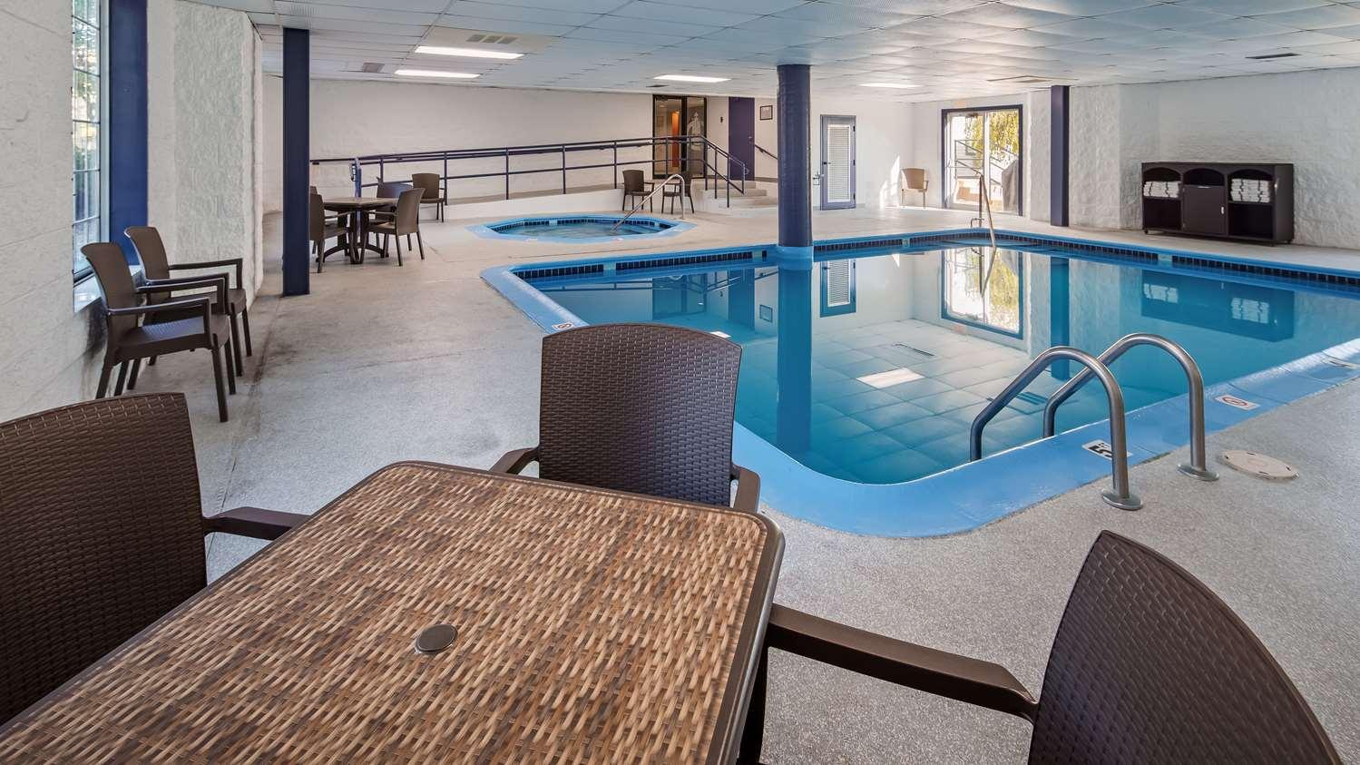 Charlevoix Inn & Suites Surestay Collection By Best Western Ngoại thất bức ảnh