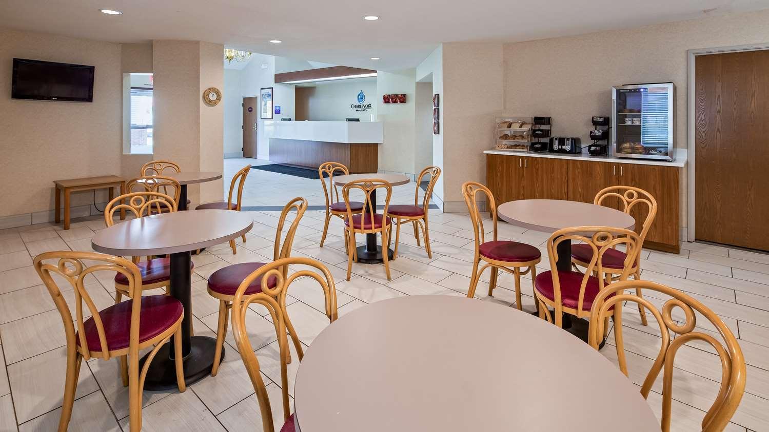 Charlevoix Inn & Suites Surestay Collection By Best Western Ngoại thất bức ảnh