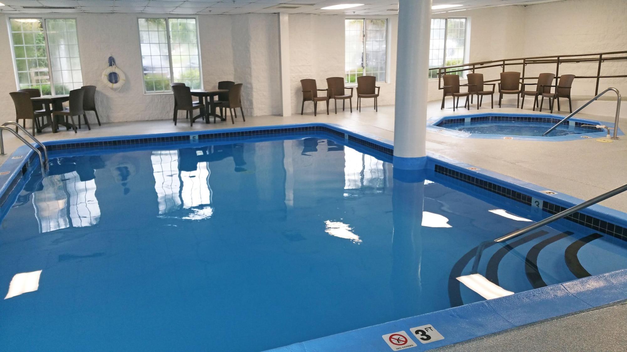 Charlevoix Inn & Suites Surestay Collection By Best Western Ngoại thất bức ảnh